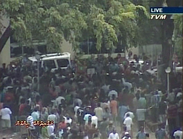 Maldives VP takes oath as head of state