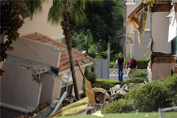 Guests saved as US building falls into sinkhole