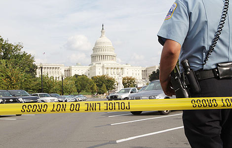 Driver shot dead in car chase at US Capitol