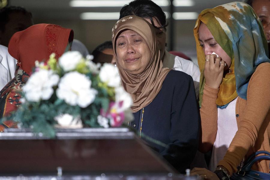 1st body identified from AirAsia crash handed to family