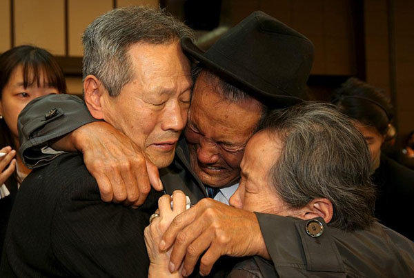 S. Koreans reunion with DPRK relatives after 60 years