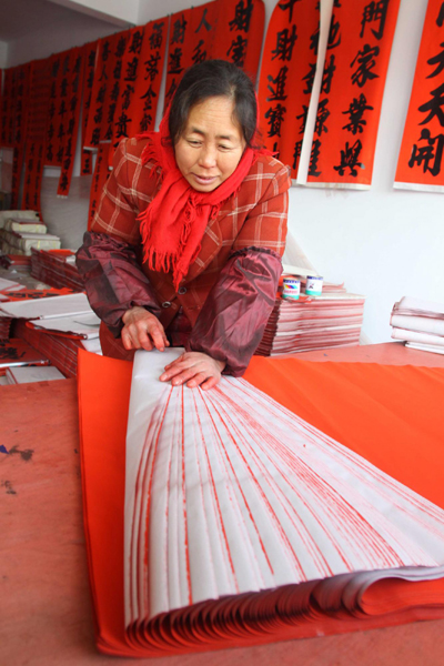 山東濰坊“對聯村”里加工忙