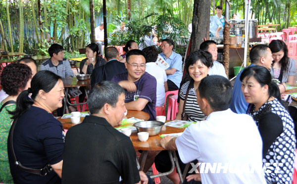 北川20對新人海南免費歡度蜜月之旅[組圖]