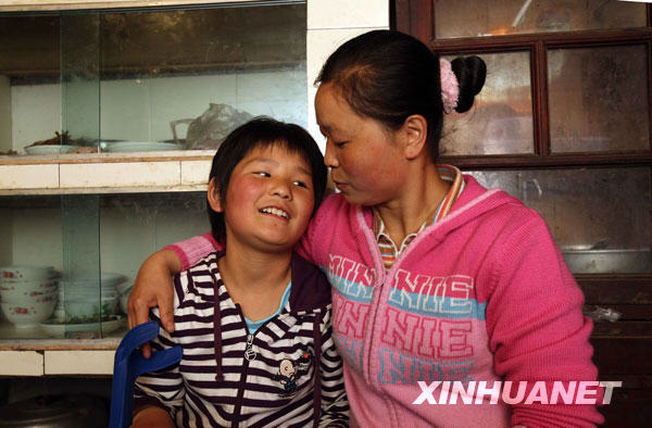 汶川地震一周年：不屈的生命之花快樂綻放[組圖]