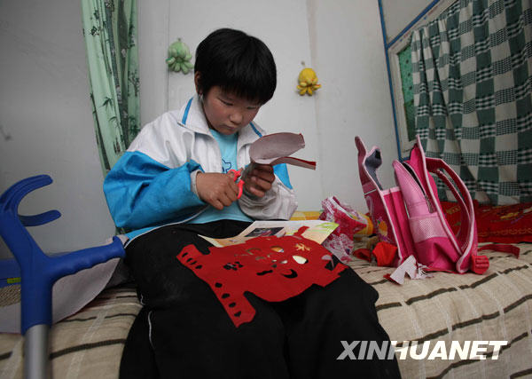 汶川地震一周年：不屈的生命之花快樂綻放[組圖]