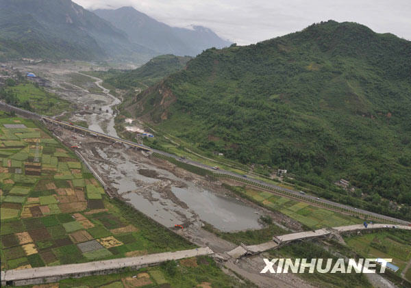 汶川地震一周年：空中看災區重建[組圖]