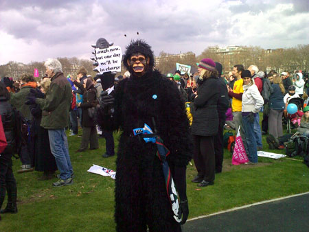 倫敦峰會在即 人們舉行大規模示威活動