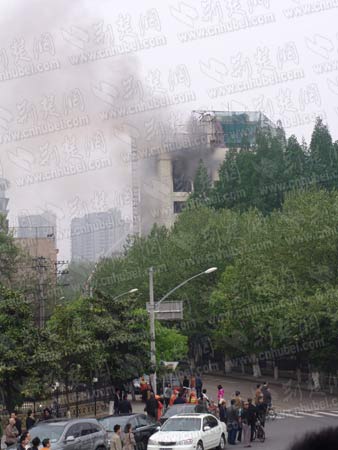 武漢市政府大樓今日上午著火 大火現已被撲滅