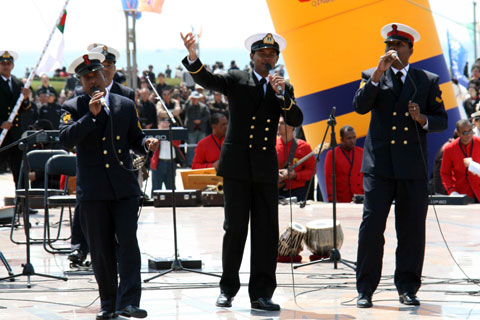 多國海軍樂手同臺(tái)演藝 慶祝我國海軍成立60周年