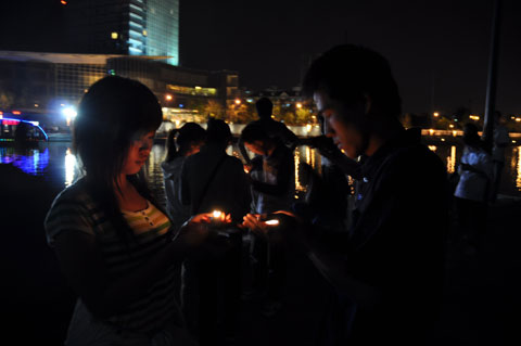 四川天津心手相連 逝者安息 生者堅強