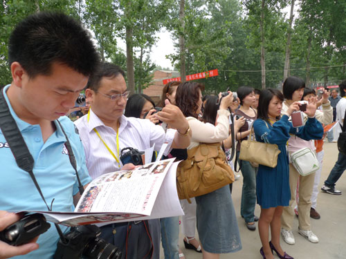 藝術(shù)在民間 走入農(nóng)民牡丹畫創(chuàng)作第一村[組圖]