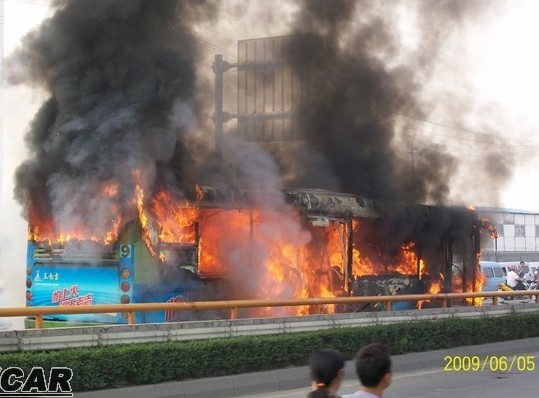 成都公交車(chē)燃燒事件已致24人遇難(組圖)