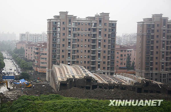 上海一在建商品樓發生倒塌事故[組圖]