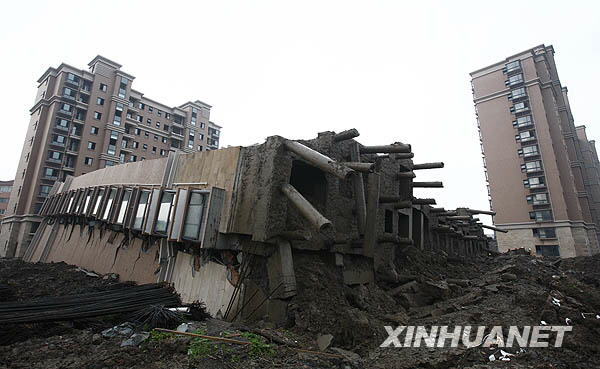 上海一在建商品樓發生倒塌事故[組圖]