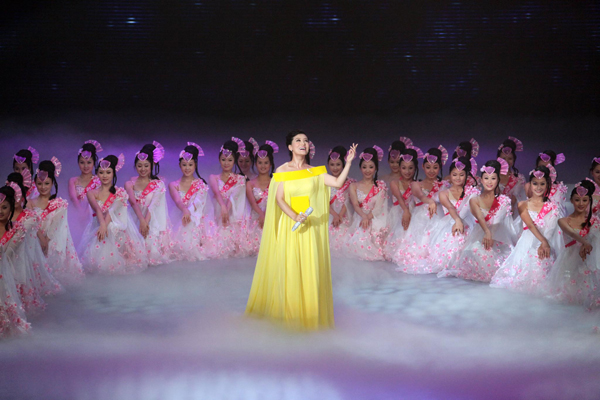 吳伯雄出席第五屆兩岸經(jīng)貿(mào)文化論壇文藝晚會[圖]