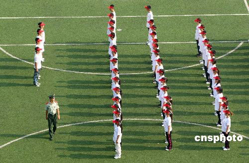 北京十萬學生開始國慶游行慶典訓練[組圖]