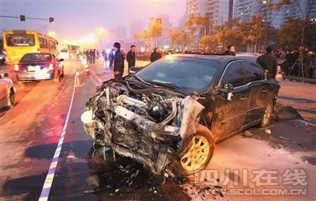 成都男子無(wú)證且醉酒駕車致4人死亡獲死刑(圖)