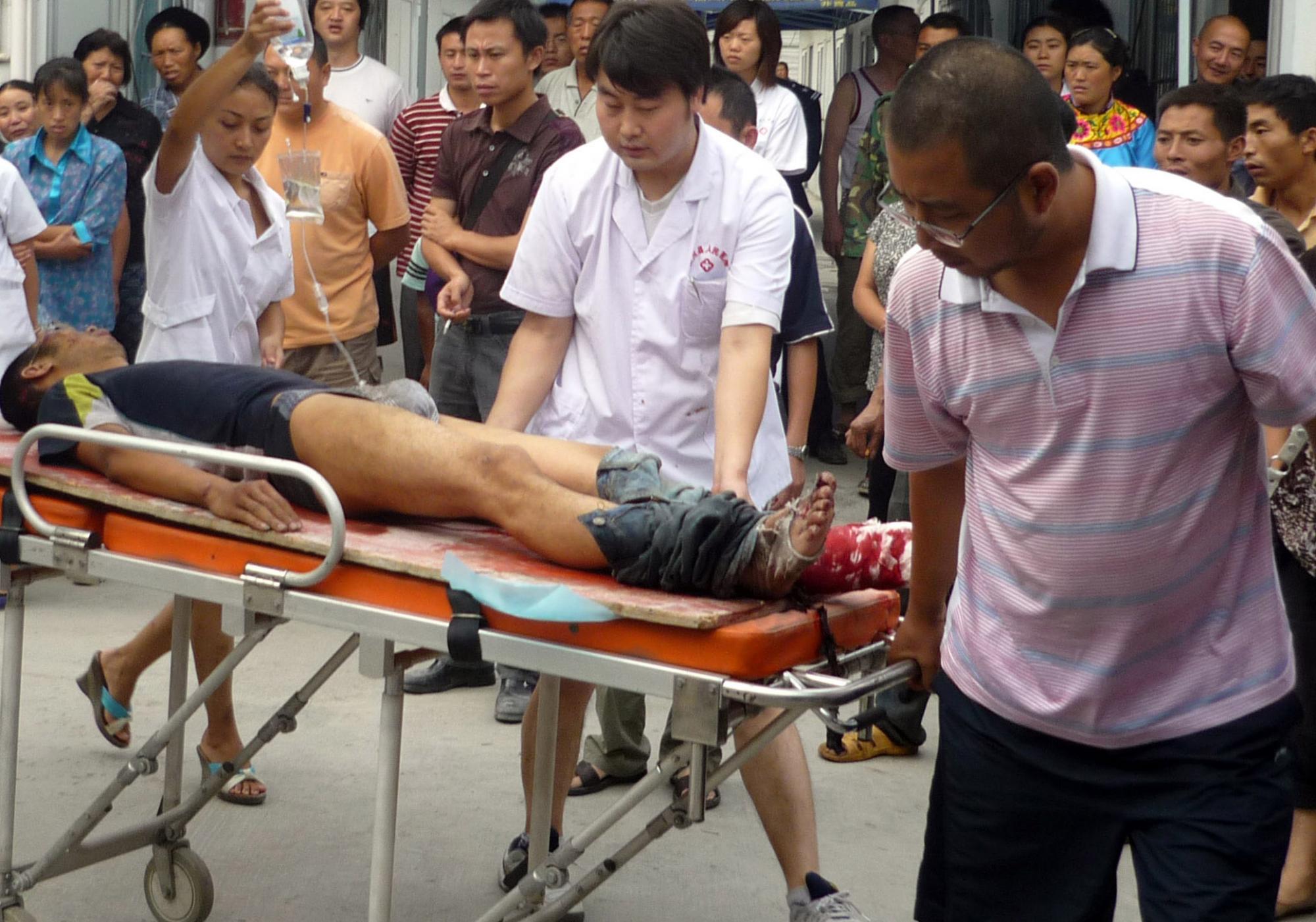 飛石砸毀汶川徹底關大橋已造成6人死亡12人受傷