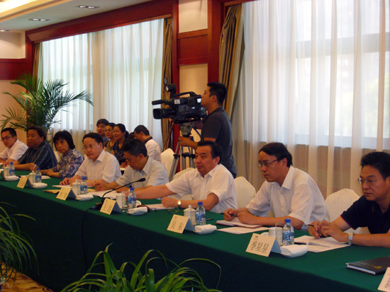 堅持及時準確公開透明方針加強輿論引導