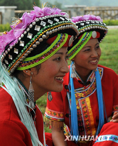 中國少數民族服飾融入世界潮流[圖]