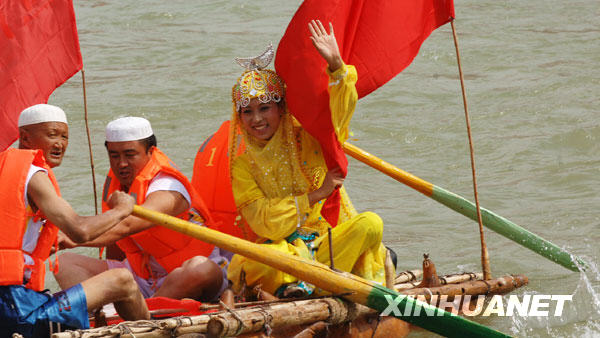 第五屆國(guó)際黃河挑戰(zhàn)賽開(kāi)幕[組圖]