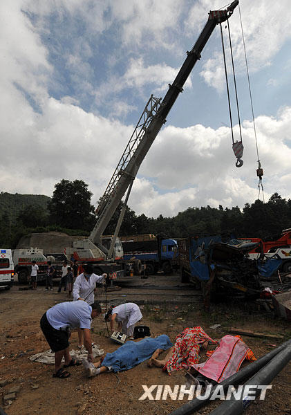 貴黃高速公路發生一起交通事故 3死1傷[組圖]