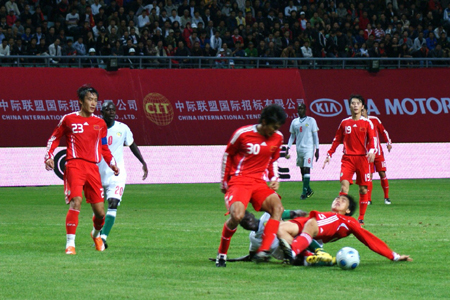 沒輸就算贏了！國足0-0撼平塞內(nèi)加爾(組圖)