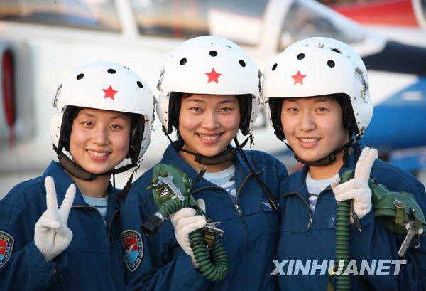 國慶60周年閱兵方陣中有三支“娘子軍”[組圖]