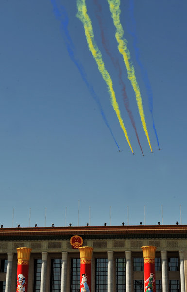 國慶閱兵空中梯隊首次進行全編隊預演[組圖]
