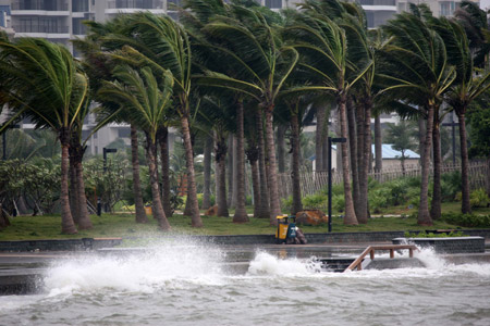 “凱薩娜”來(lái)勢(shì)洶涌 海南經(jīng)受風(fēng)雨洗禮(圖)