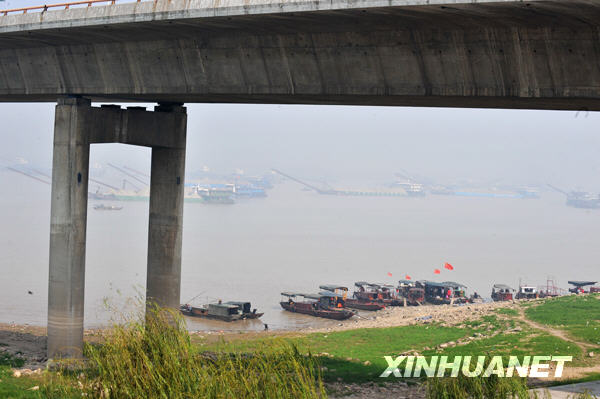 洞庭湖出現(xiàn)歷史罕見低水位