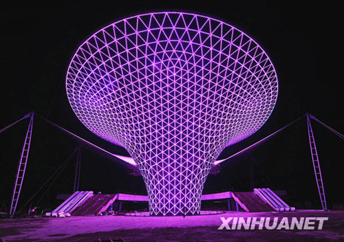 上海世博場館調(diào)試夜景燈光