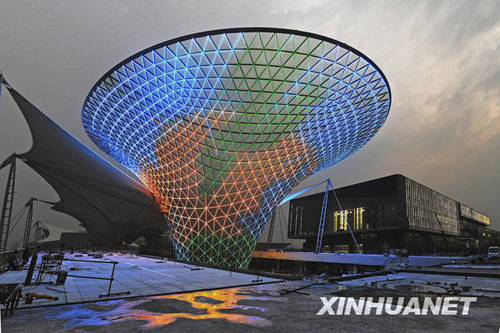 上海世博場館調(diào)試夜景燈光